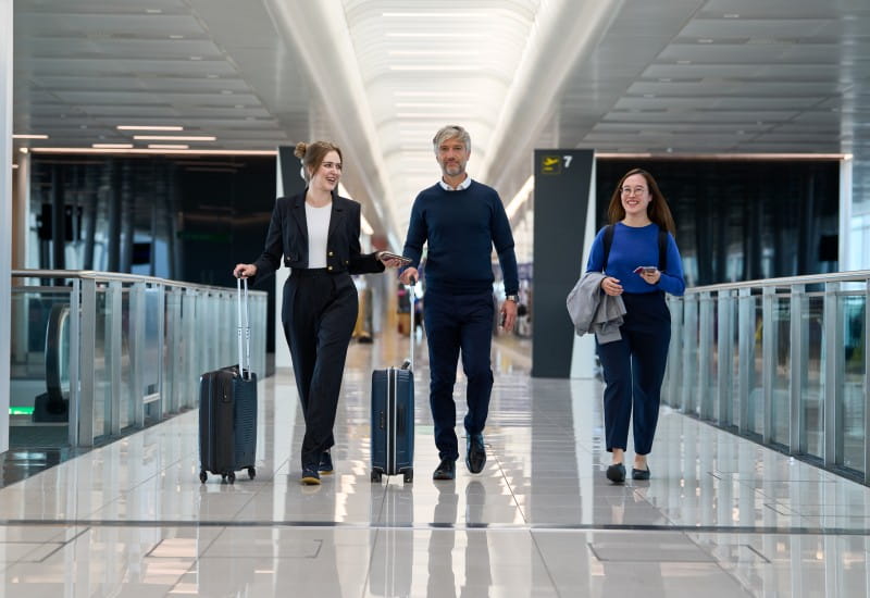 employees traveling in group